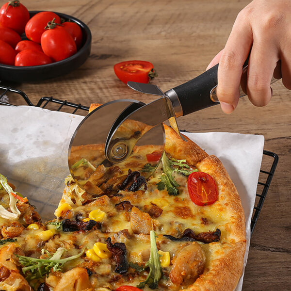 GA8336---Stainless Steel Pizza Wheel Cutter - Image 3