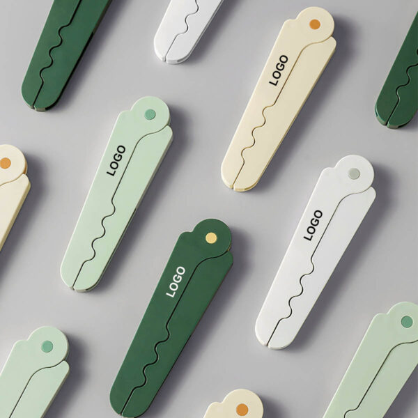 GA8463---Travel Foldable Plastic Clothes Hangers - Image 3